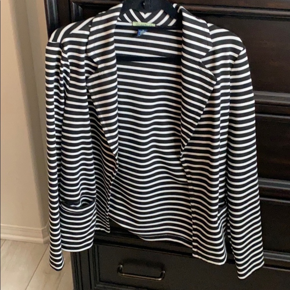 Black & White Blazer with Pockets